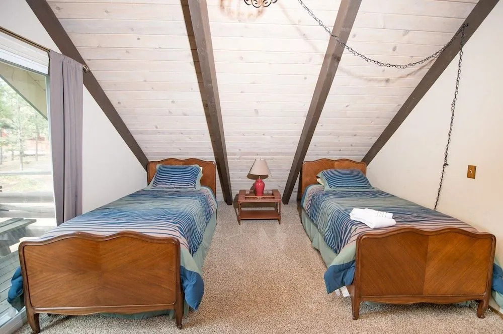 3BR Loft Chalet 3 Blocks to Heavenly by RedAwning