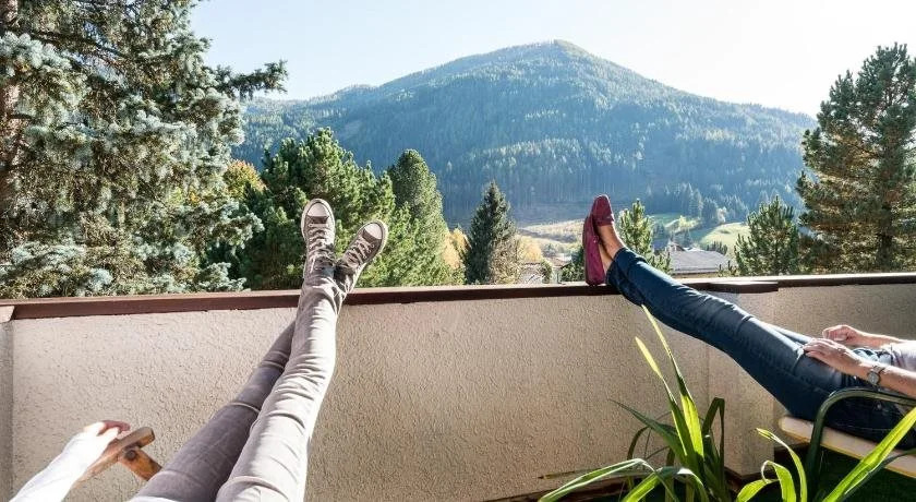 Gästehaus Schusser an der Therme, Frühstück, Doppelzimmer und Ferienwohnung