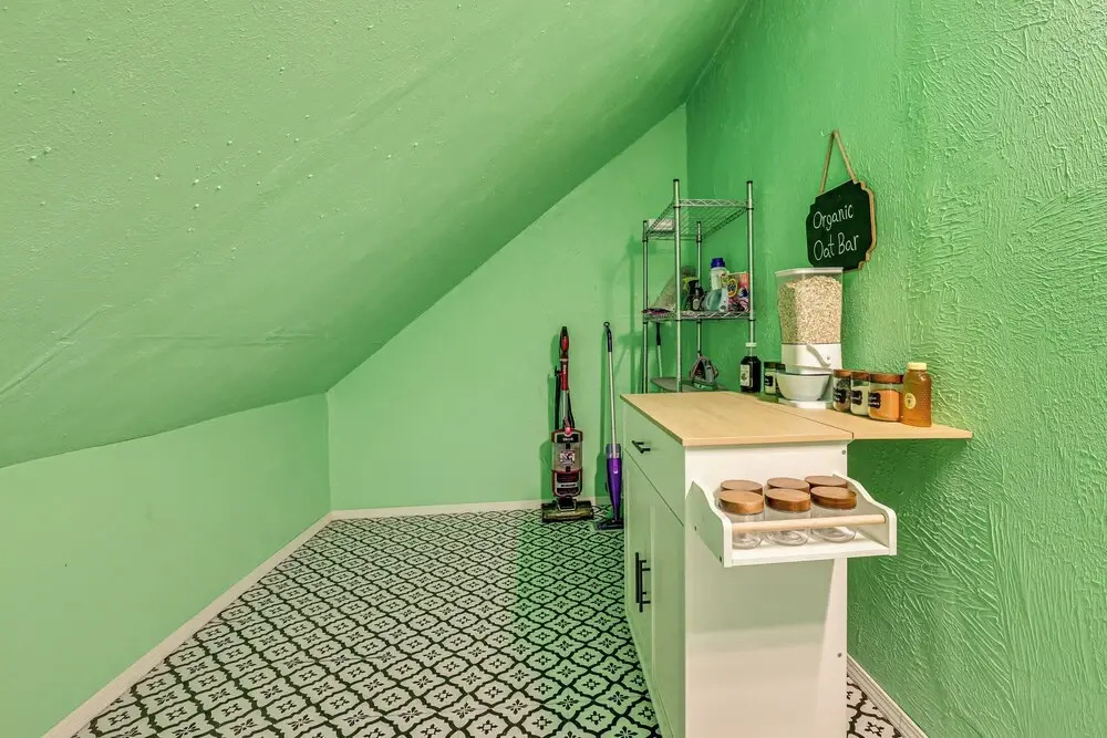 Heart of Social District! South Cadillac Unit