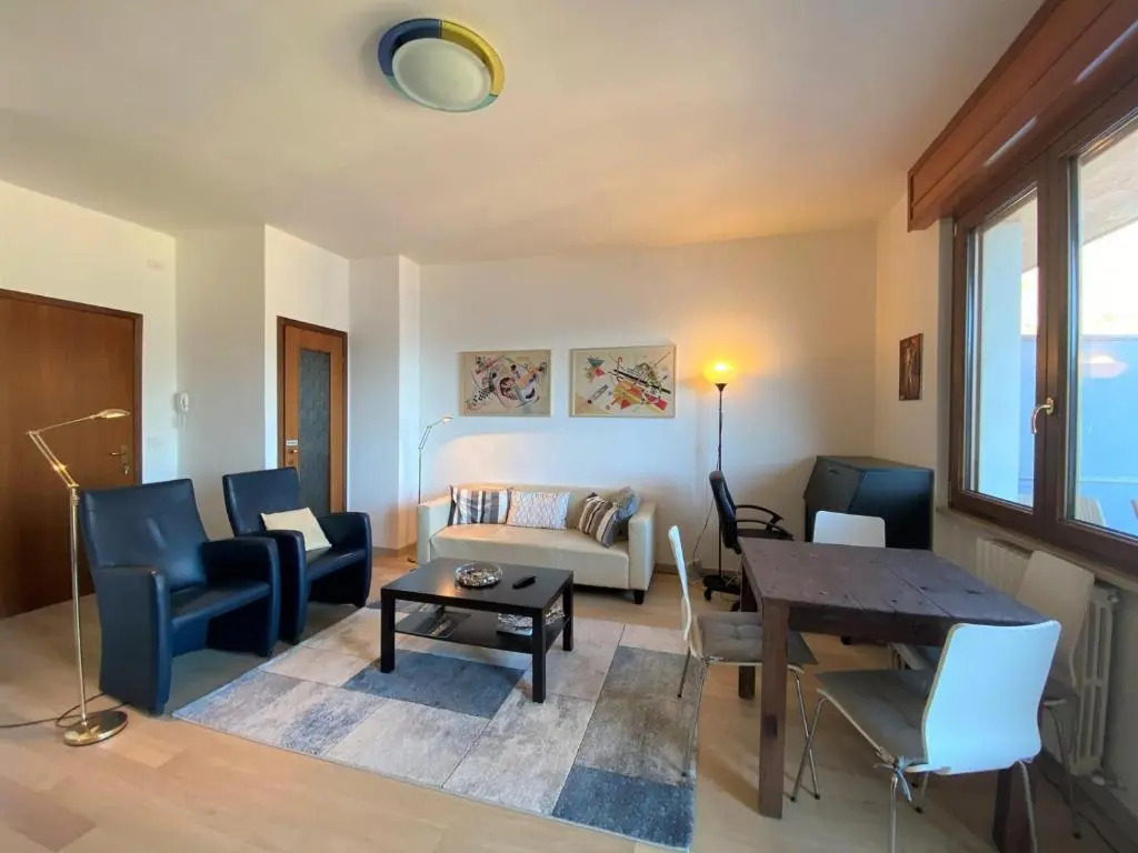 Due Leoni Lake View Apartment
