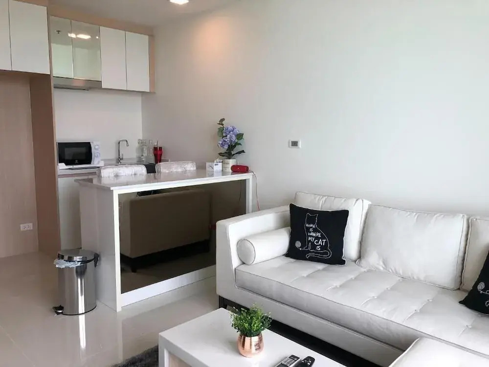 Beachfront Bang Saray By RoomQuest Hotel