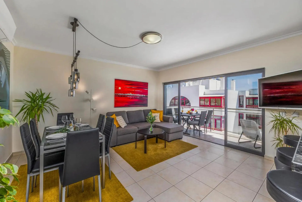 Central Penthouse Apartment w Seaview