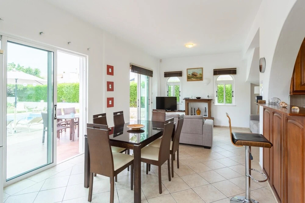 Villa Chrysanthemum Large Private Pool Walk to Beach A C Wifi