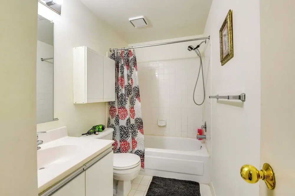 Close to Hospital & Dulles: Herndon Townhome
