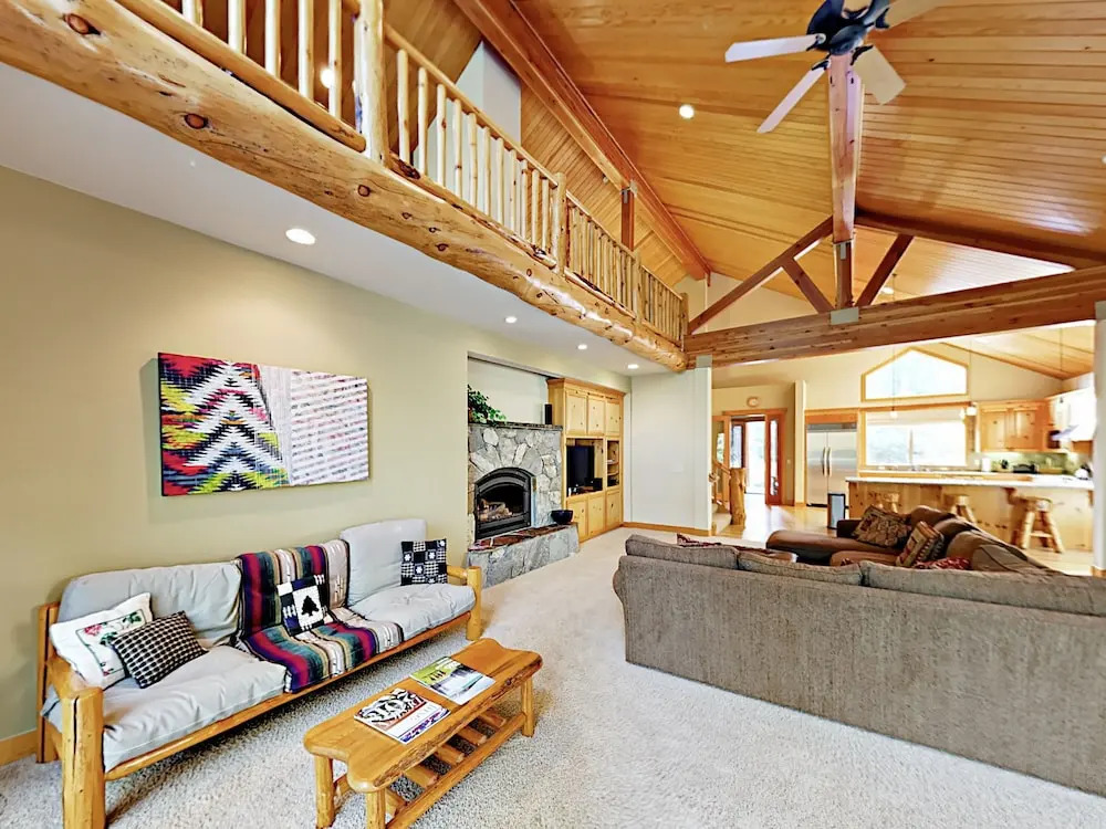 Big 5br W/ 2 Sunny Decks + Rec Center Access 5 Bedroom Home