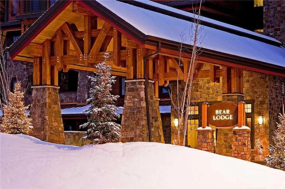 6110 Bear Lodge, Trappeur's Crossing Apartment 3