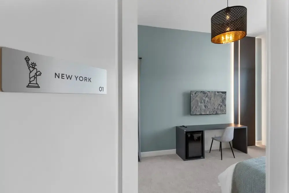 Brand New Modern State of the Art Home Sleeps 31