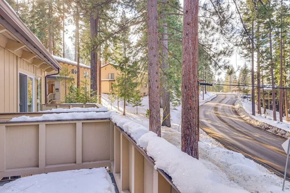 1 Mi to Diamond Peak Ski Resort: Forest-View Condo