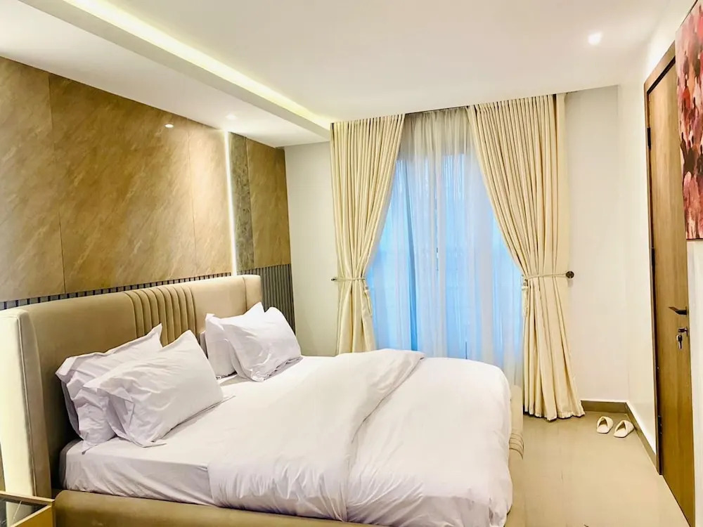 Sleeps 4 With Pool Access