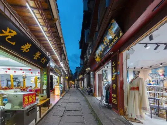 Sanchunli Zhong Homestay