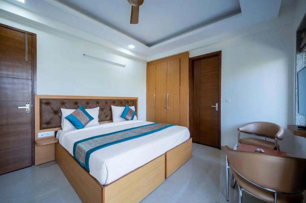 The Palms Inn I Near Medanta Medicity I Sec-38