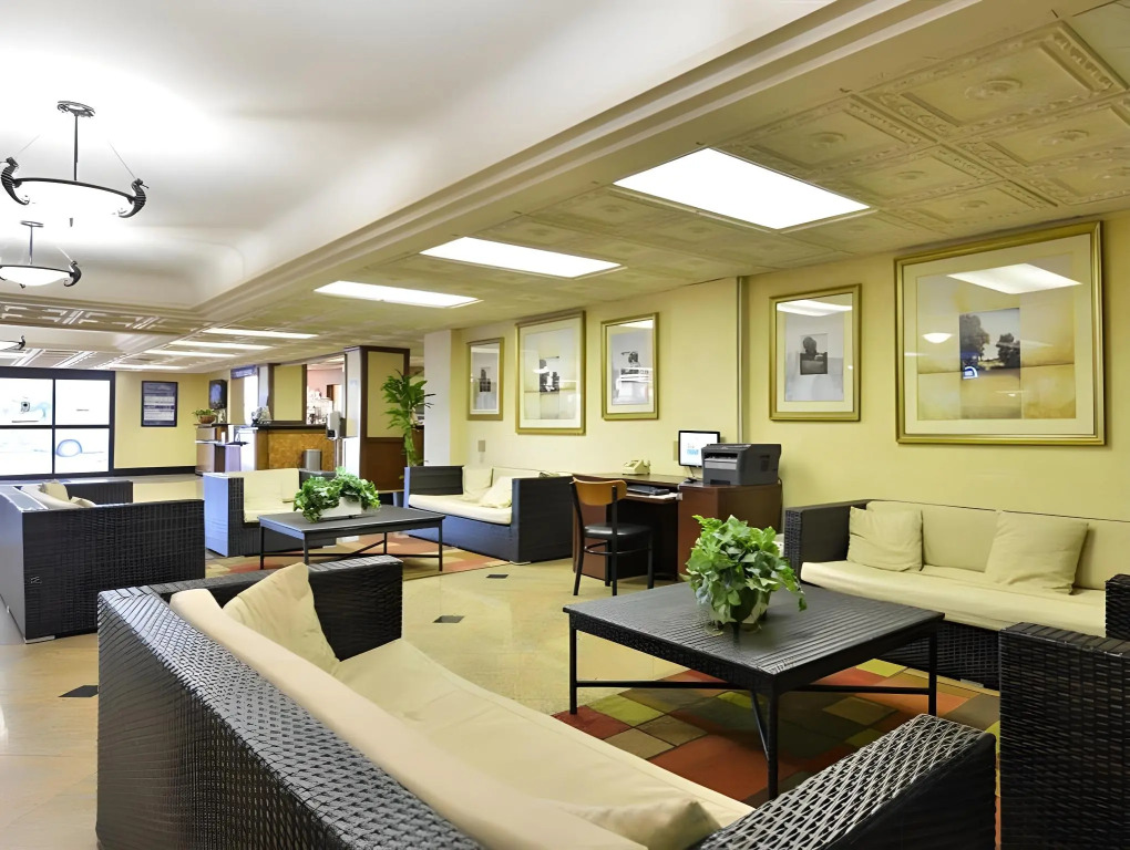 Magnuson Grand Hotel Maingate West