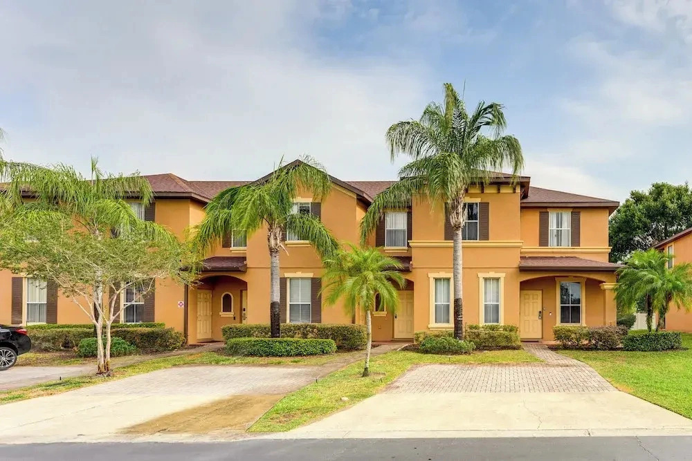 9 Mi to Disney: Gated Resort Escape w/ Pool Access