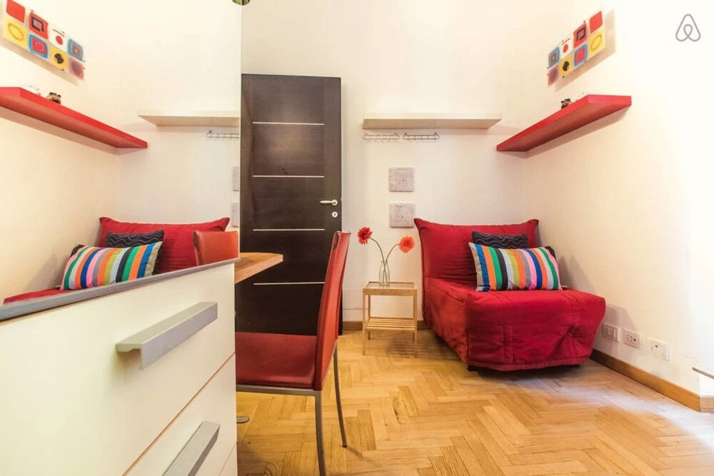 Eclectic 3 bed Flat 10 Minutes From the Colosseum