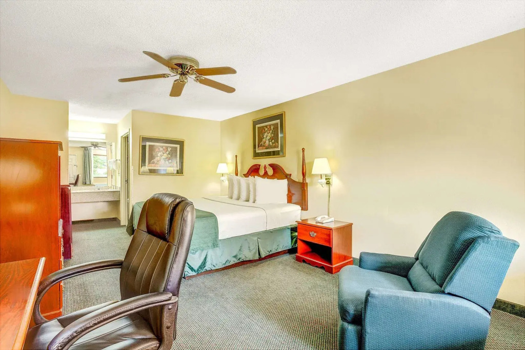 All-Movie Hotel