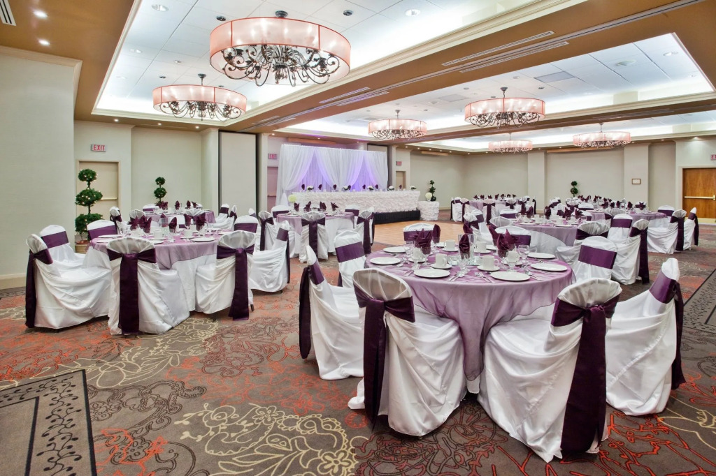 Holiday Inn & Suites Ottawa Kanata by IHG