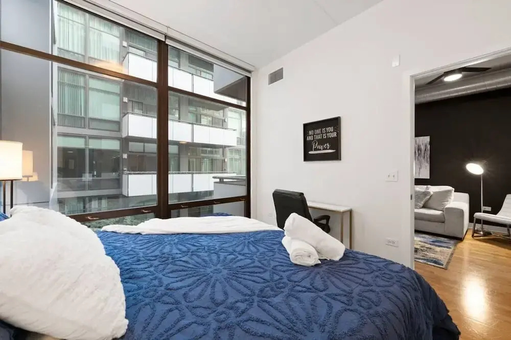 Sleek 2 Bed 2 Bath Condo in Trendy Fulton Market