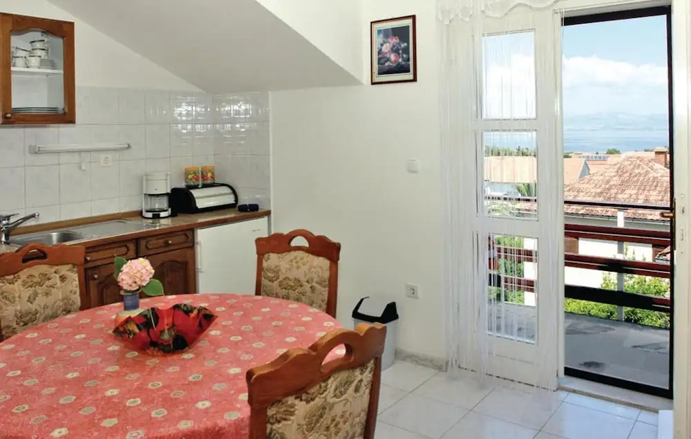 Nice Apartment in Supetar With 3 Bedrooms, Wifi and Outdoor Swimming Pool