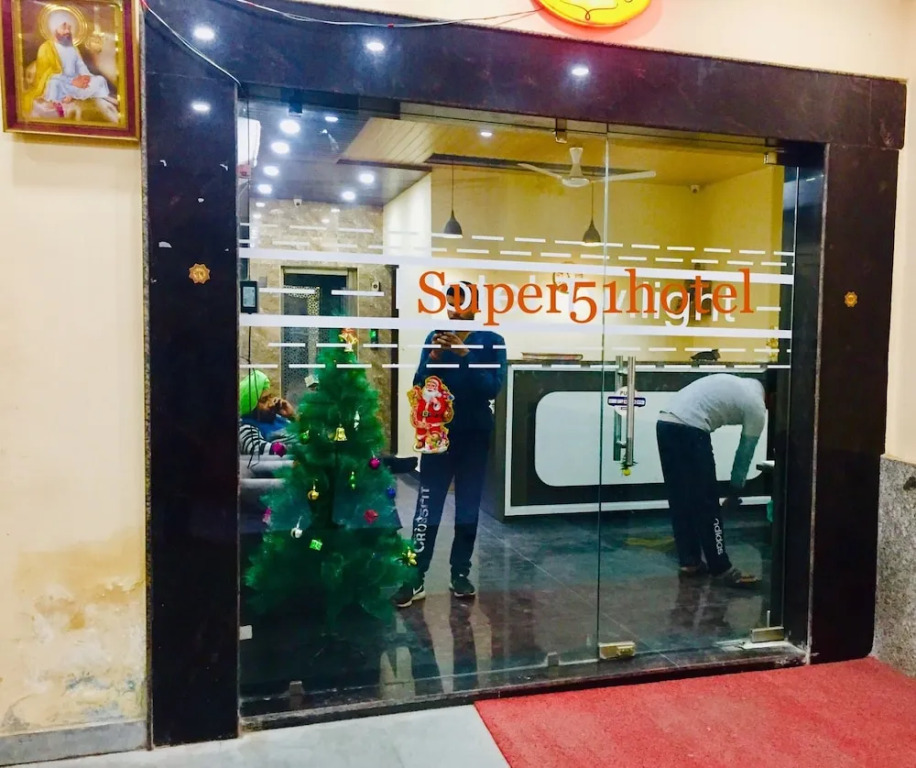 Super 51 Hotel