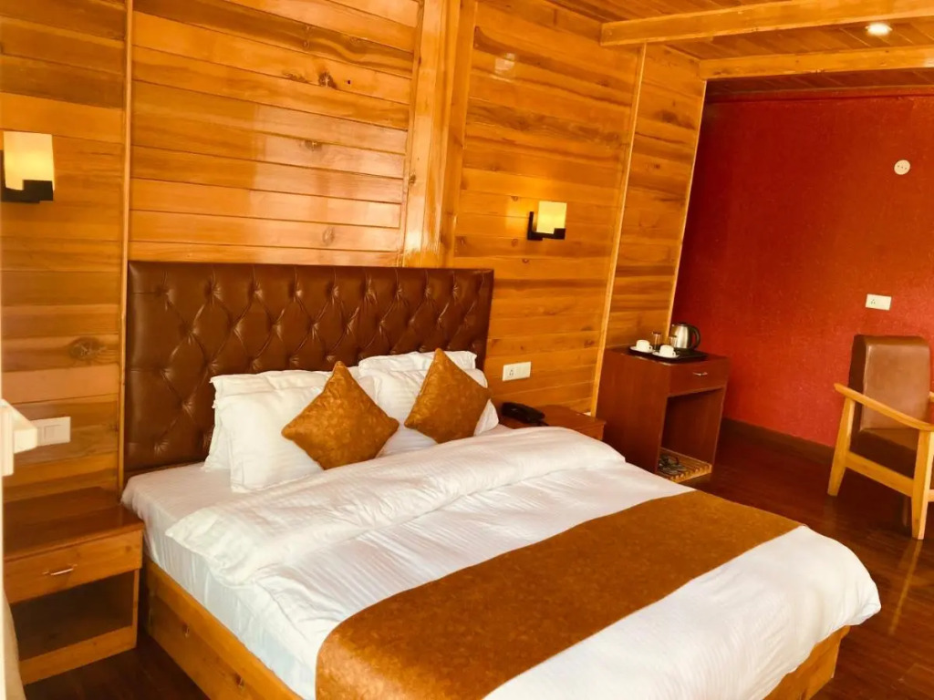 Vista Resort Near Mall Road Manali - Centrally Heated & Air Cooled