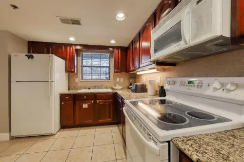 Gatehouse Condos - Roaring Romance