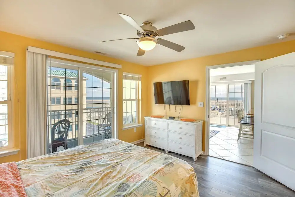 North Wildwood Condo - Beach Across Street!