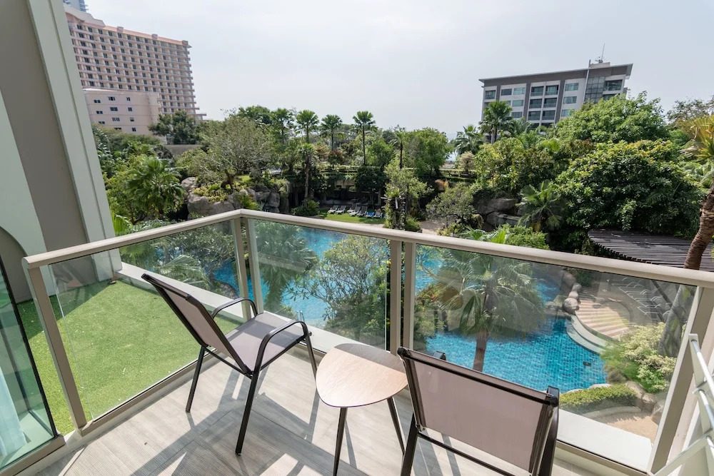 Riviera 1BR Sea View A804