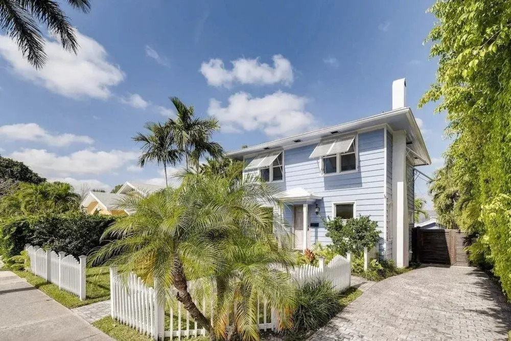 West Palm Beauty With Private Pool 4 Bedroom Home by RedAwning