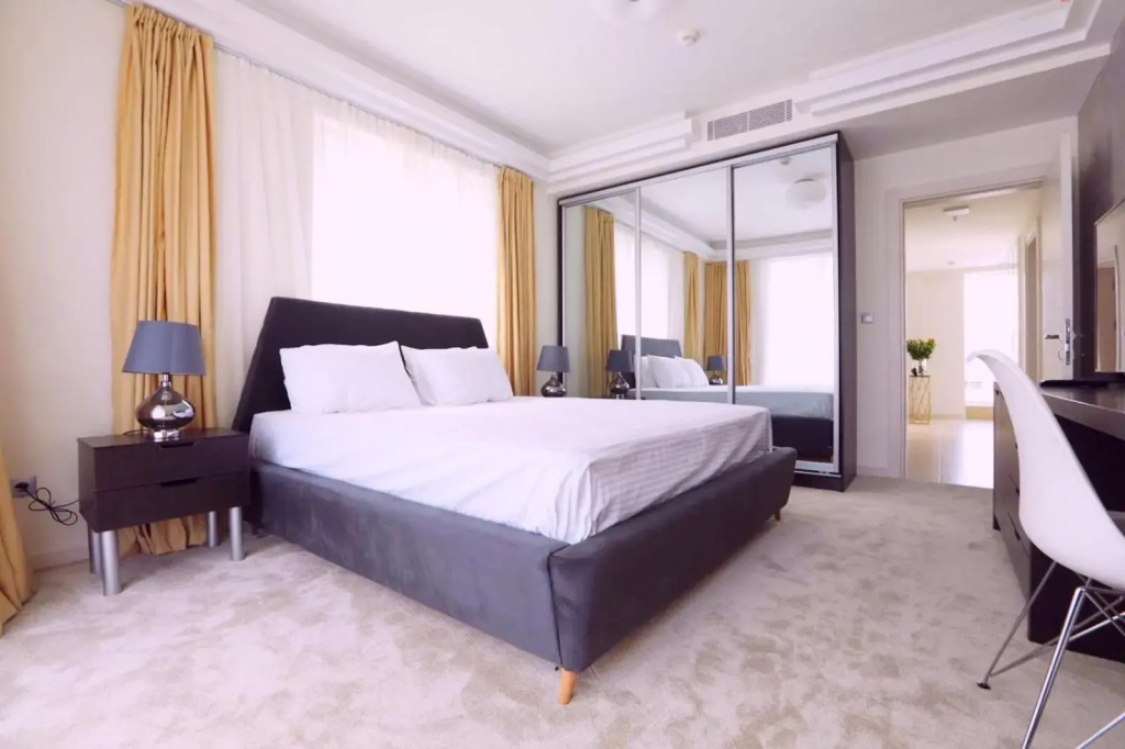 33rd floor luxury apartment spa & fitness