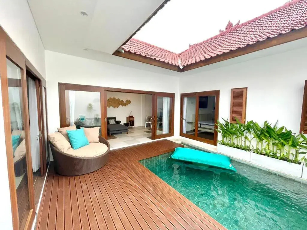 King Bed Pool Villa Paradise - North Seminyak