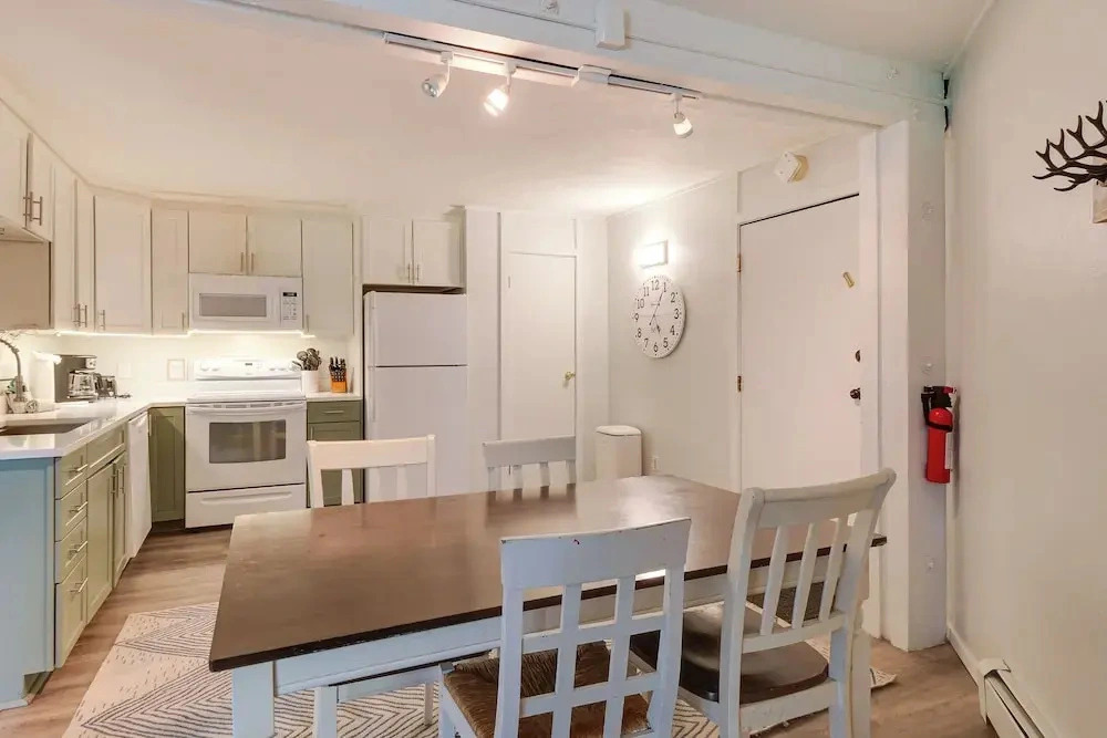Close to Rocky Mtn Slopes! Cozy Silverthorne Condo