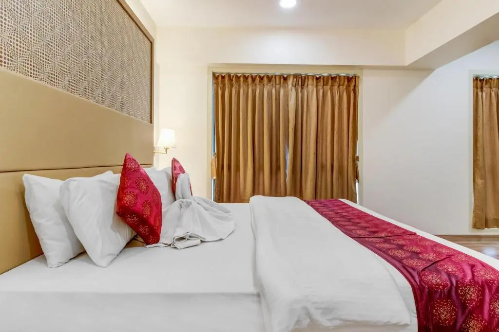 Oyo 13905 Hotel Grand Mookambika
