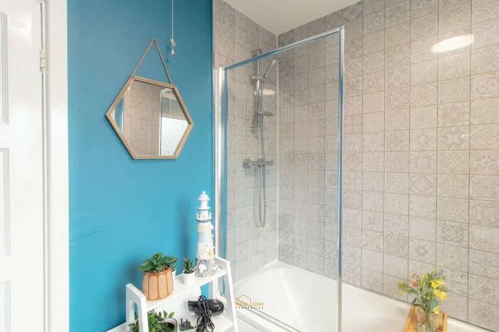 Charming Three Bedroom House in Birmingham