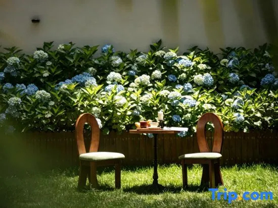 Qingqing Yuye Homestay (Dali Erhai S-Bay Ecological Corridor Store)