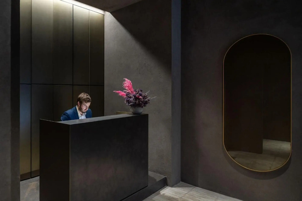 Hotel Scenario