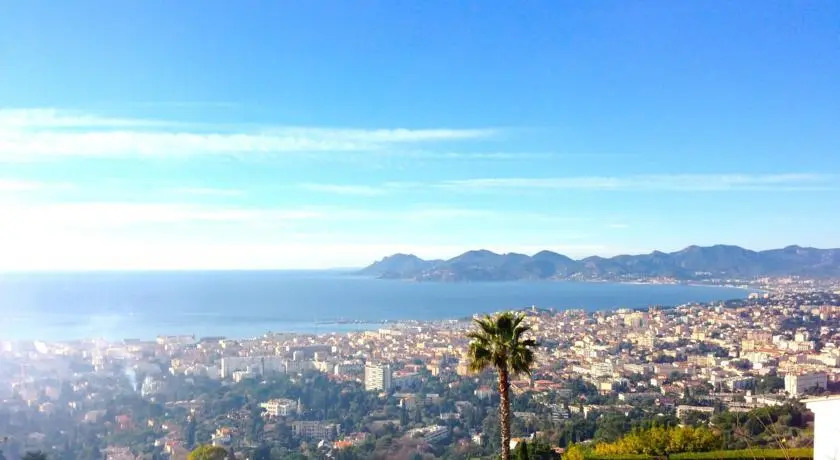 Cannes Golf Apartment
