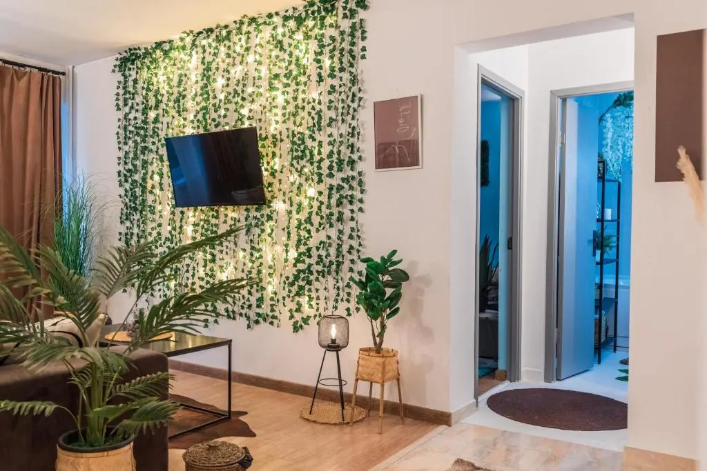 Jungle Apartment 15 Min Walk to Beach & Downtown