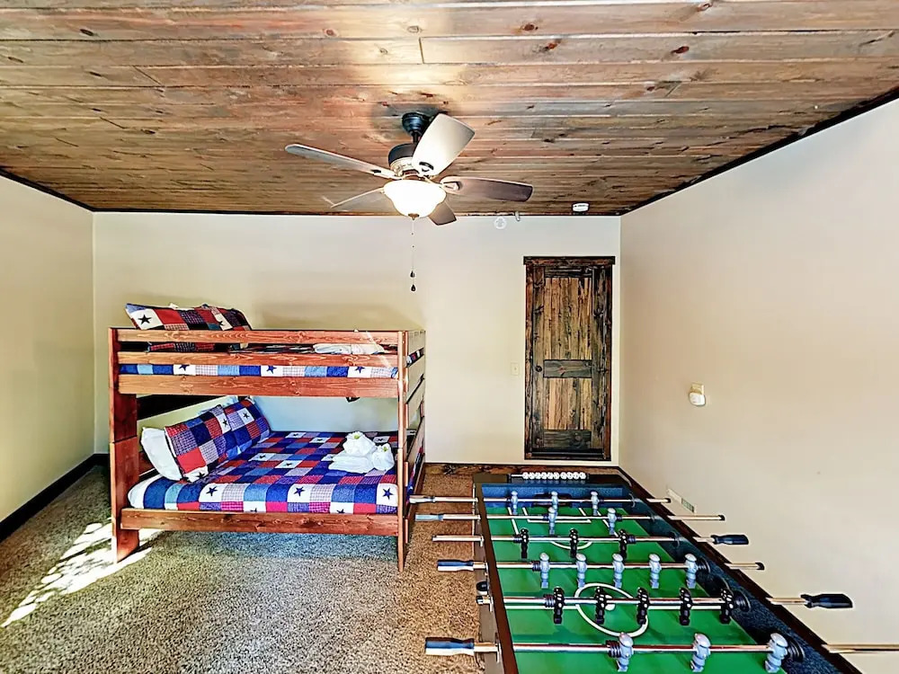 Eagle Point W/ Hot Tub - Steps To Lake! 5 Bedroom Cabin