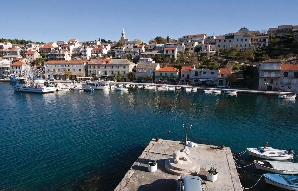 Beautiful Apartment in Povlja With 2 Bedrooms and Wifi