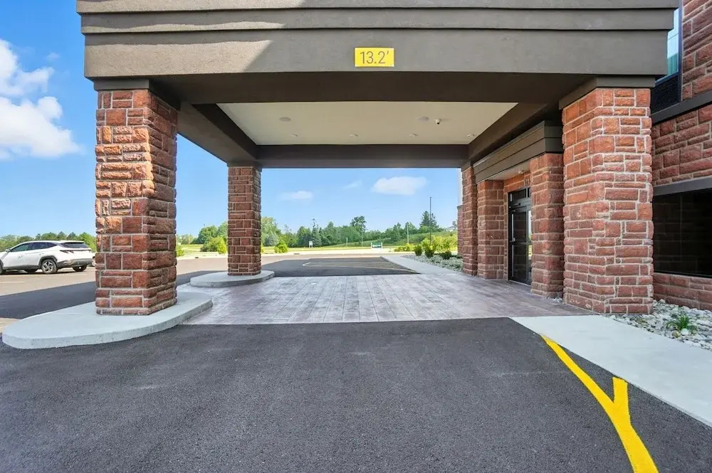 Cobblestone Hotel & Suites - Bellefontaine
