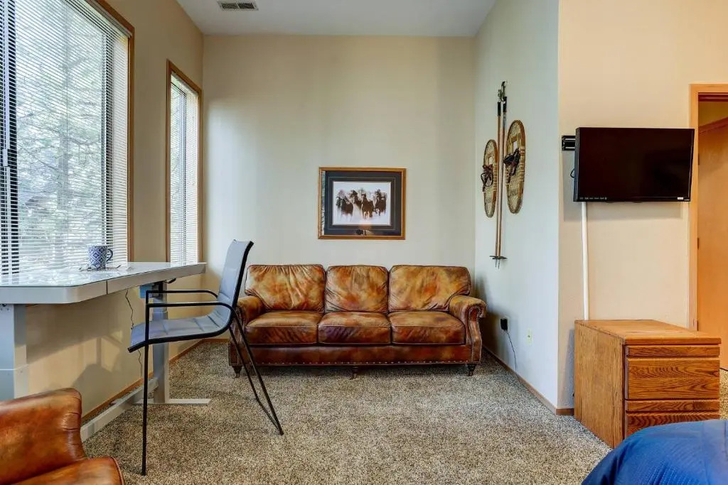22 Eaglewood Condo