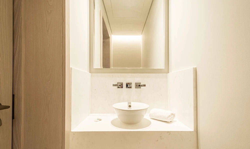 LUX Iconic Views at The Palm Tower 5