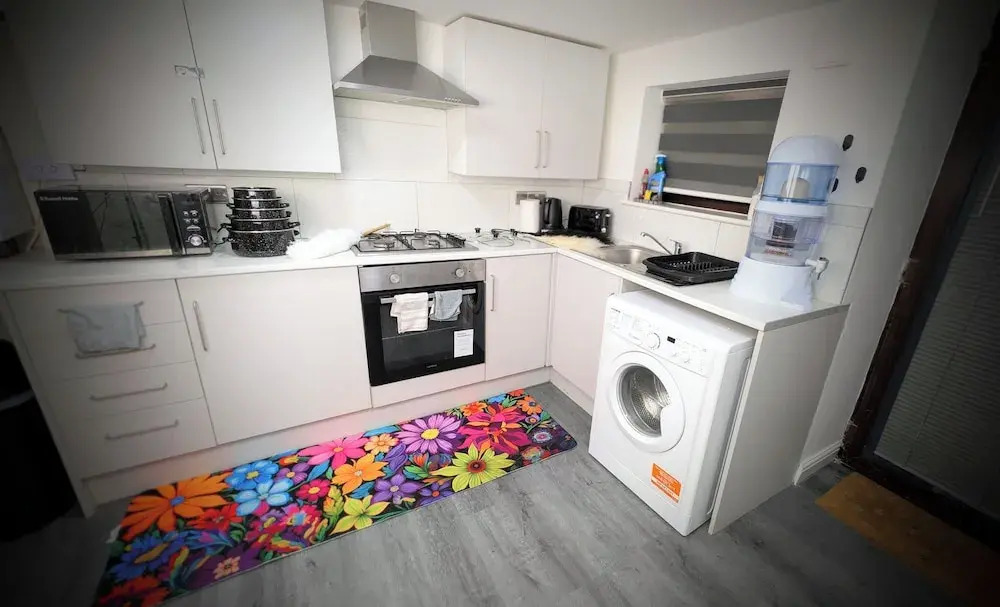 Chic Apartment in Manchester Sleeps 5