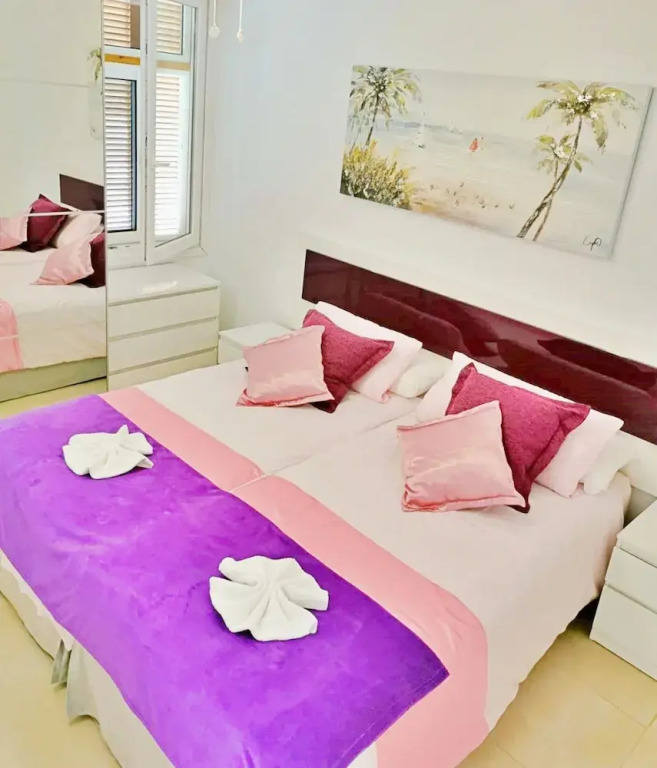 Las Americas Best-suite - Large Apartment With View, Garden and Swimming Pool