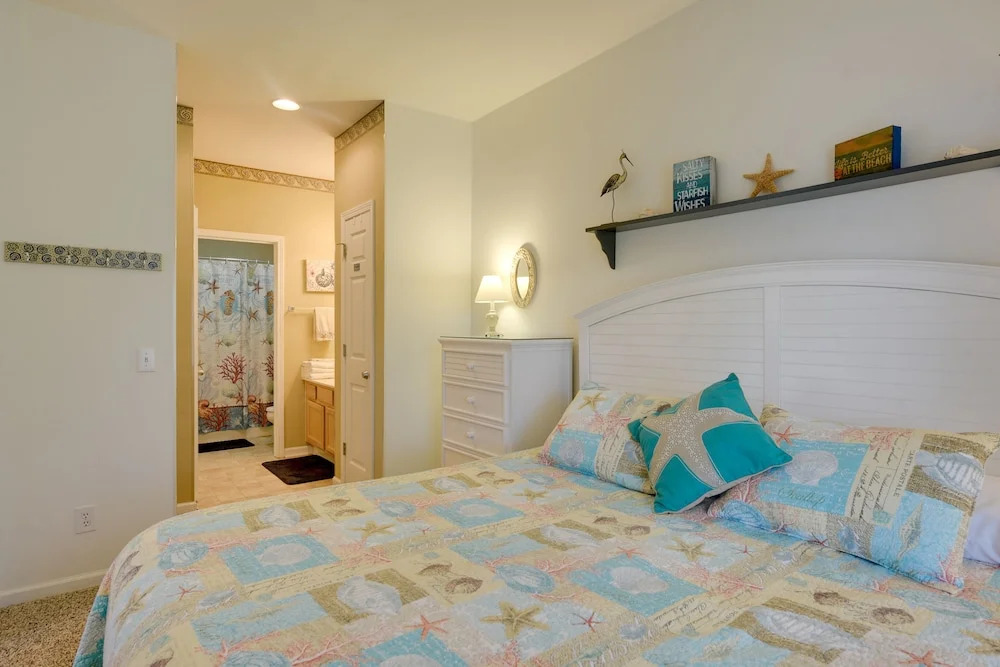 Coastal Sunset Beach Condo w/ Private Balcony!