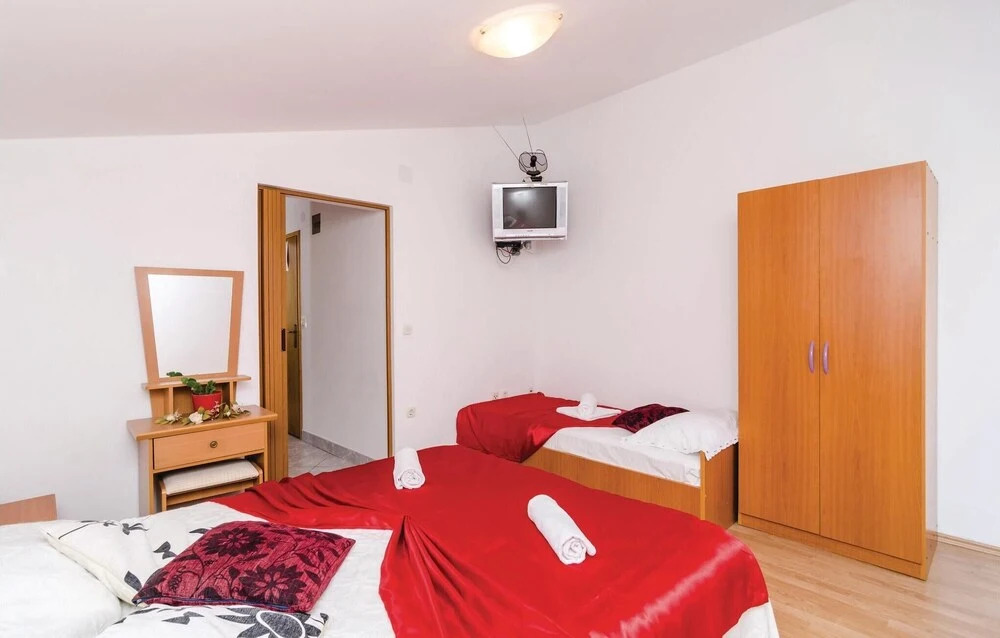 Awesome Home in Plat With Wifi and 1 Bedrooms
