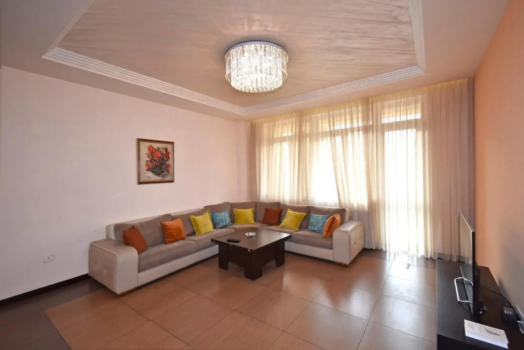 Northern Avenue 2 bedroom Modern Apartment With Balcony HH570