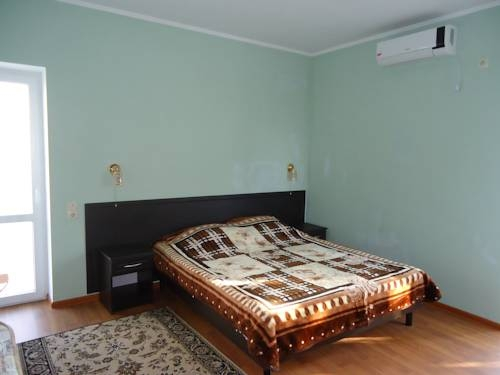 Na Belih Akatsiy Guest House