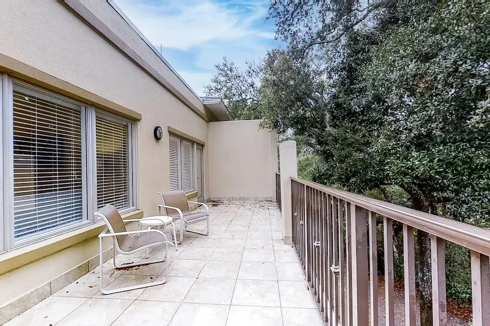 Home Near Beach With Free Wifi, Shared Pool, Central AC, Private W/D