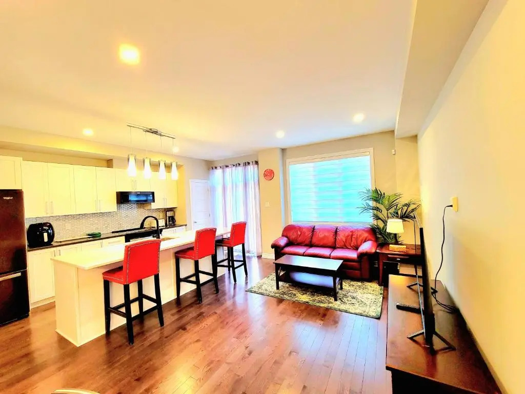 3 bedroom town house in ottawa close to downtown